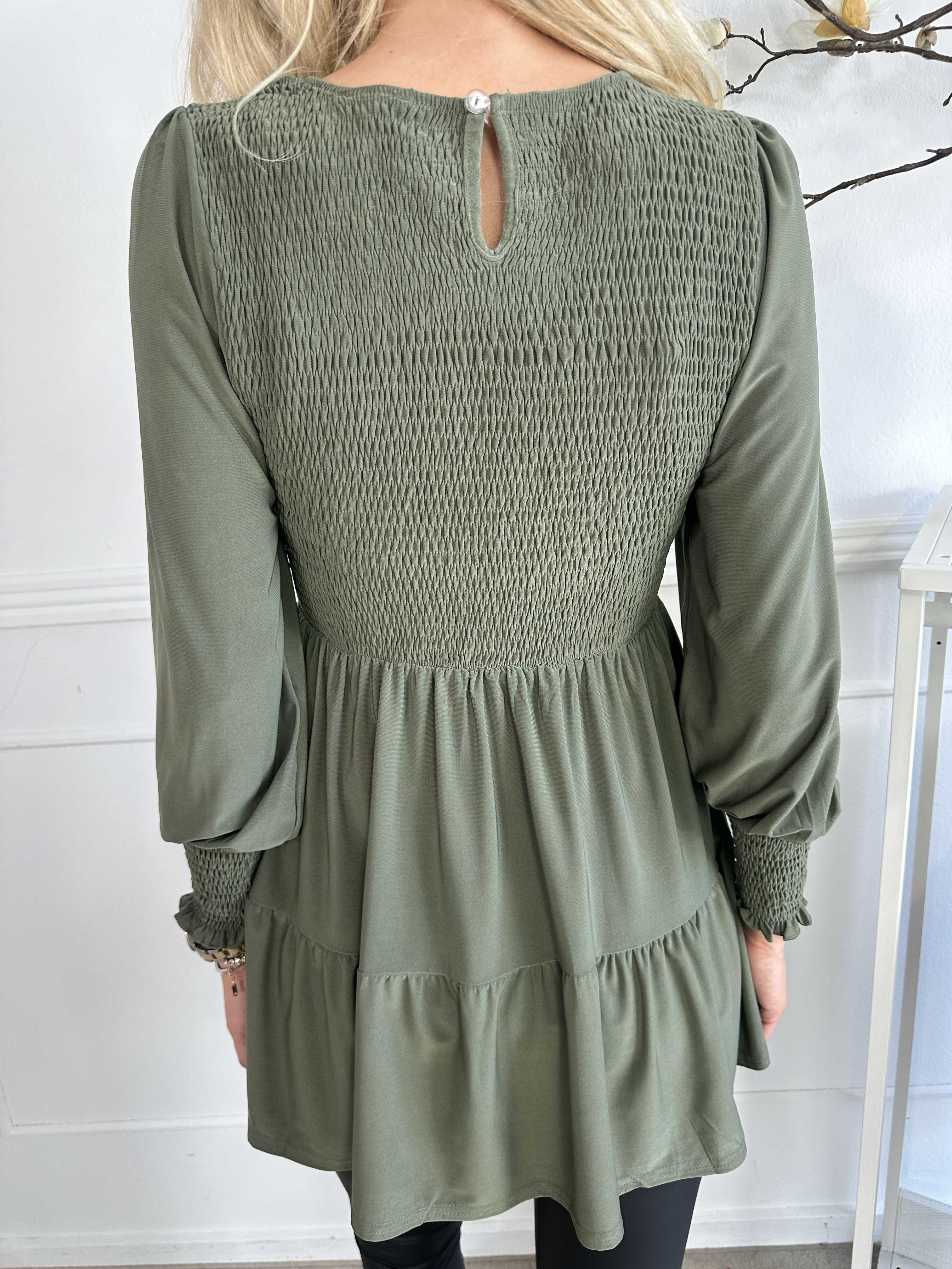 Kelly Shirt - Elastisk bluse med smock henover brystet